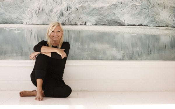Född i Stockholm, utbildad på Konstfack och MFA vid School of Visual Arts i New York. Gav ut boken Astronauten som inte fick landa år 1999. Tog läkarexamen 2012, arbetar nu som läkare på Karolinska sjukhuset.