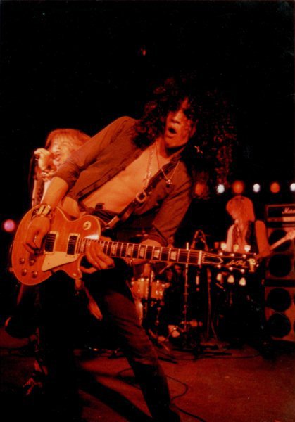 Slash spelar