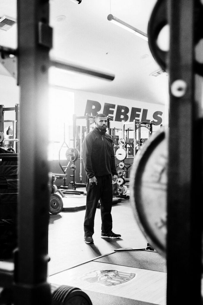 Badou Jack tr&auml;nar styrketr&auml;ning p&aring; tre olika gym. Antingen p&aring; boxningsgymmet, p&aring; Palms Place d&auml;r han bor under under uppladdningen inf&ouml;r sin titelmatch eller 
h&auml;r, p&aring; universitet.