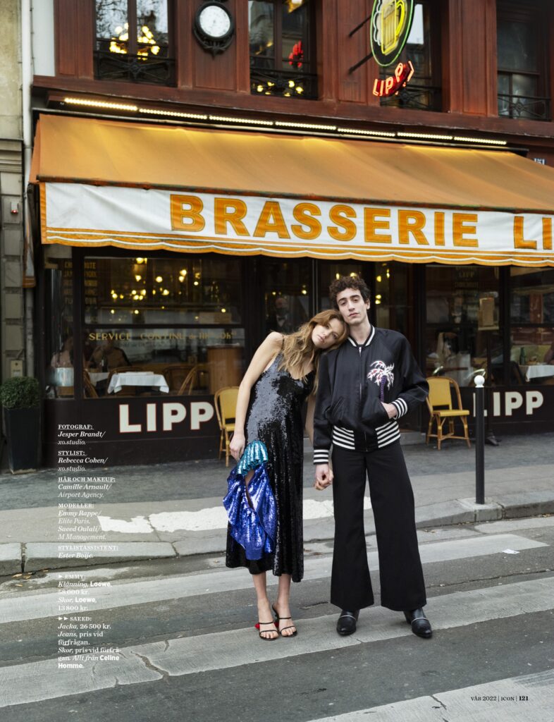 Man och kvinna utanf&ouml;r Brasserie i Paris