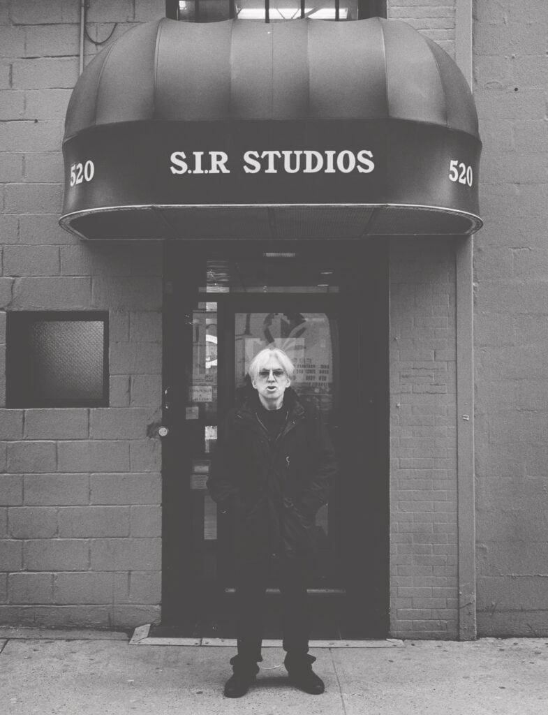 Chris Stein. Gitarrist i Blondie sedan starten, 64 år. Debbie Harrys ex-pojkvän. Fotograferar mycket och har haft flera utställningar. Skrev alla hitlåtar tillsammans med Debbie Harry.