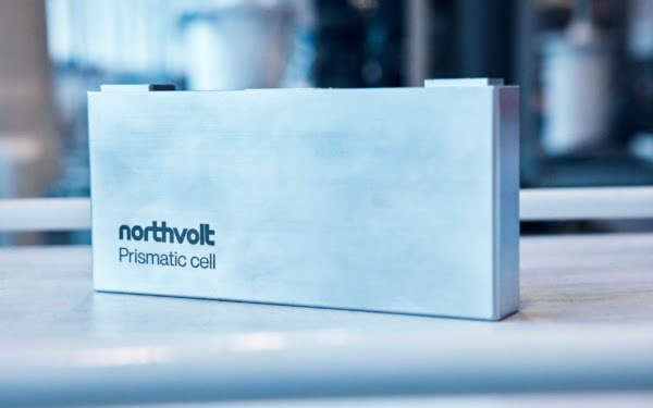 Den nya guldtackan. En elbil innehåller ett hundratal battericeller, stora som inbundna romaner.