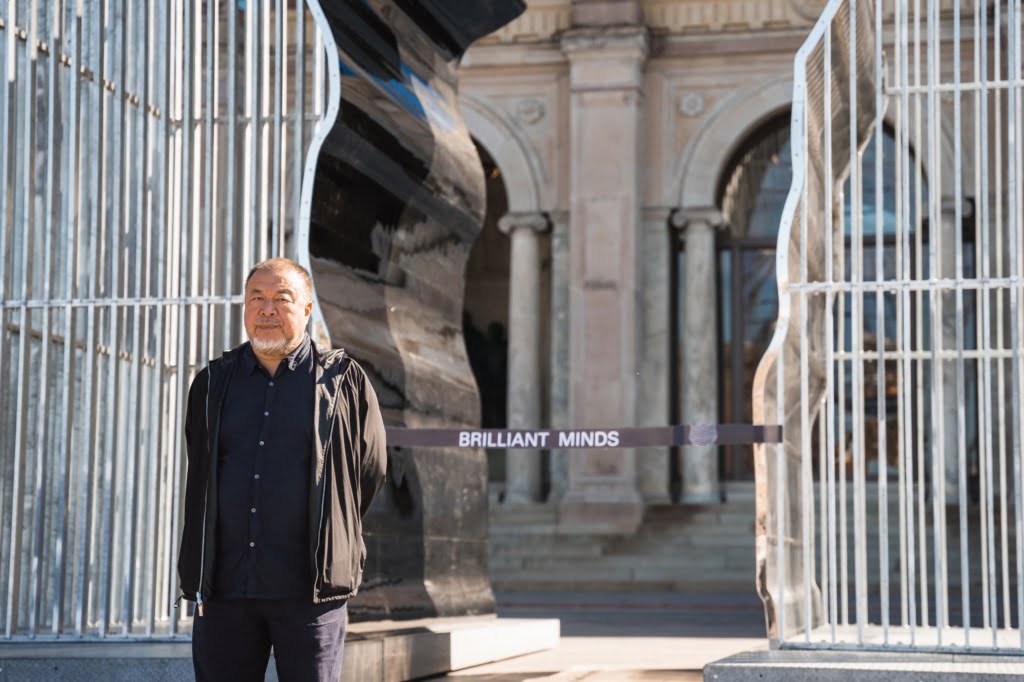 Ai Wei Wei vill väcka hopp med konstverket.