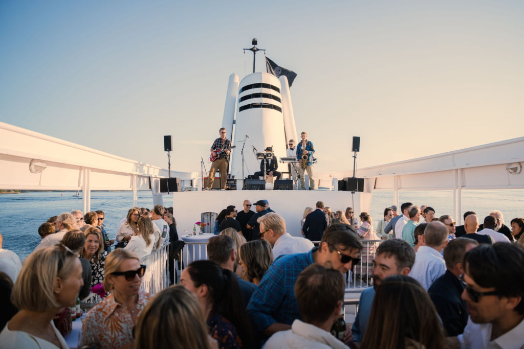 Ett liveband underhöll gästerna under båtresan till Fredriksborg.
