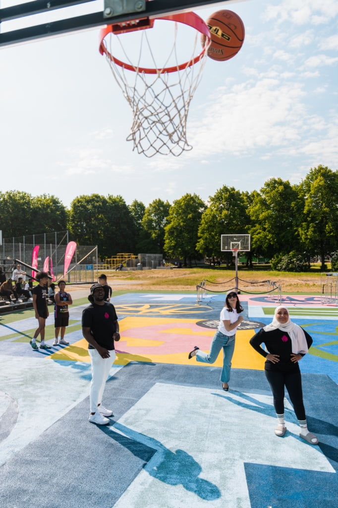 Brilliant Minds Foundation har tillsamans med Hoop Dreams och Kevin Durant Family Foundation, finansierat renoveringen av två basketplaner i Tensta, Stockholm.