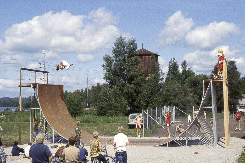 N&auml;r rampen byggdes i R&auml;ttvik 1977 var den v&auml;rldens h&ouml;gsta. Ryktet spreds snabbt bland v&auml;rldens skateboard&shy;&aring;kare.