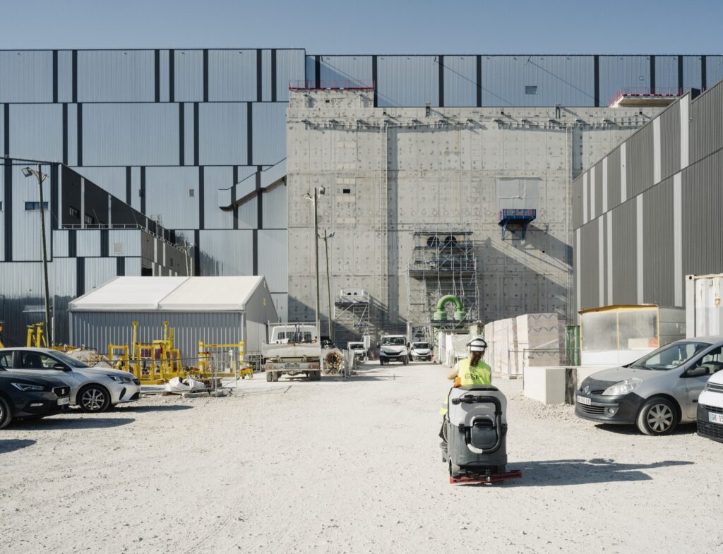 Ständigt nya utmaningar. För två år sedan tvingades Iter att byta ut materialet i tokamakens väggar.